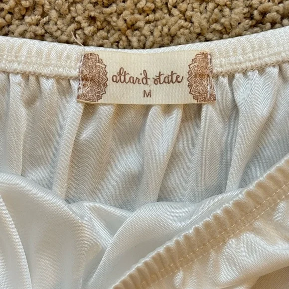 Altar’d State Ladies Off White Half Slip | Size M - Picture 2 of 8